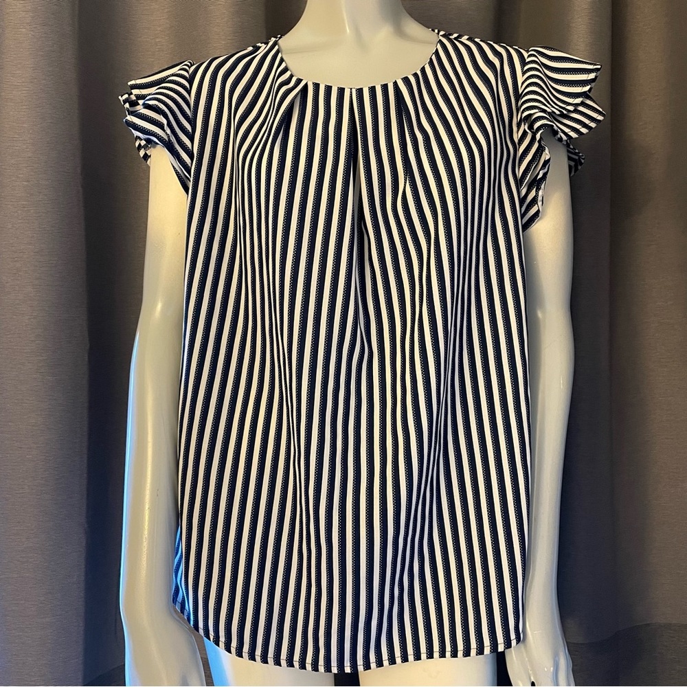 faith and joy Los Angeles white and navy top with ruffle sleeves.  Size M